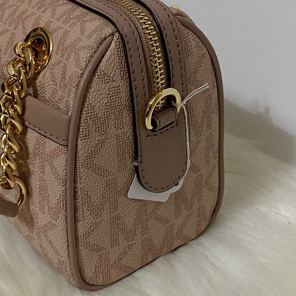 Michael Kors Small Blaire Duffle Crossbody Bag - Picture 4 of 9